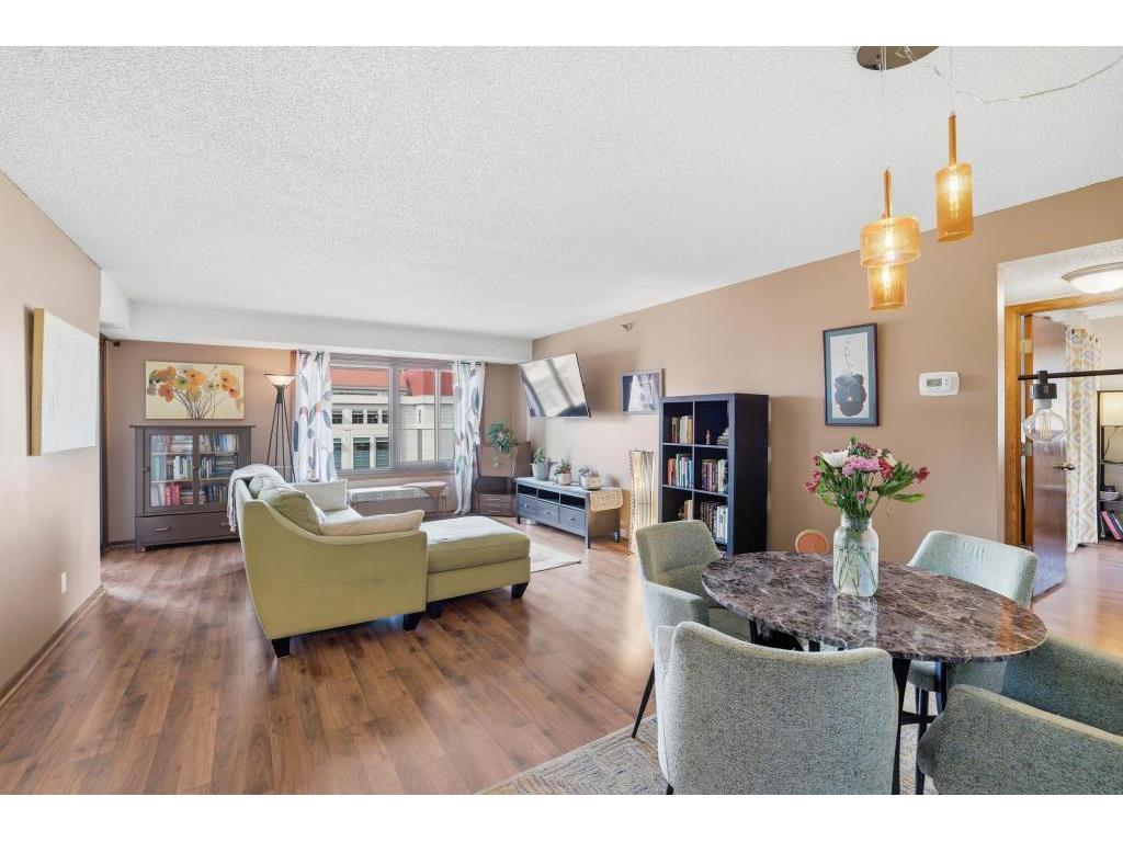26 10th St W - 610